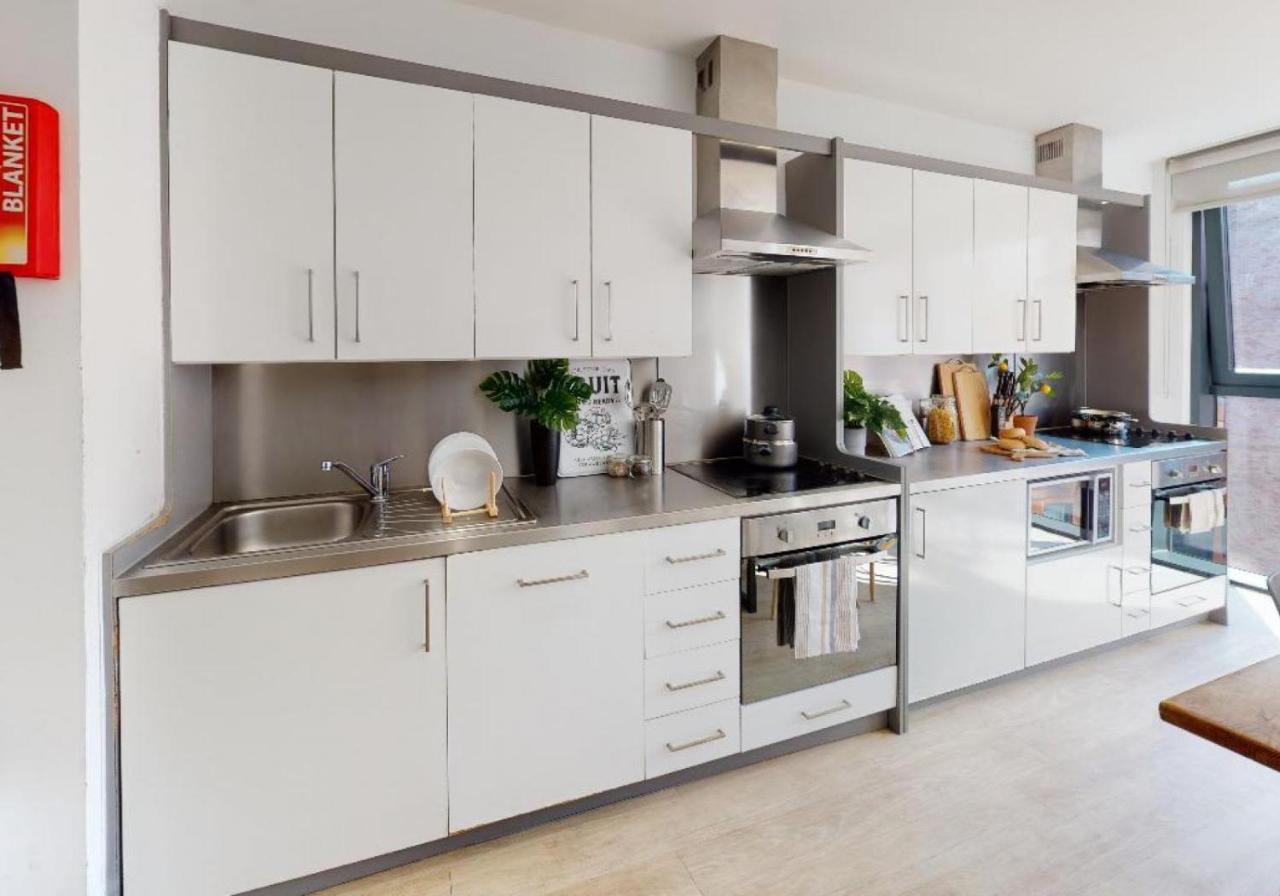 For Students Only Private Bedrooms With Shared Kitchen And Studios At Iq Haywood House In London Exterior photo