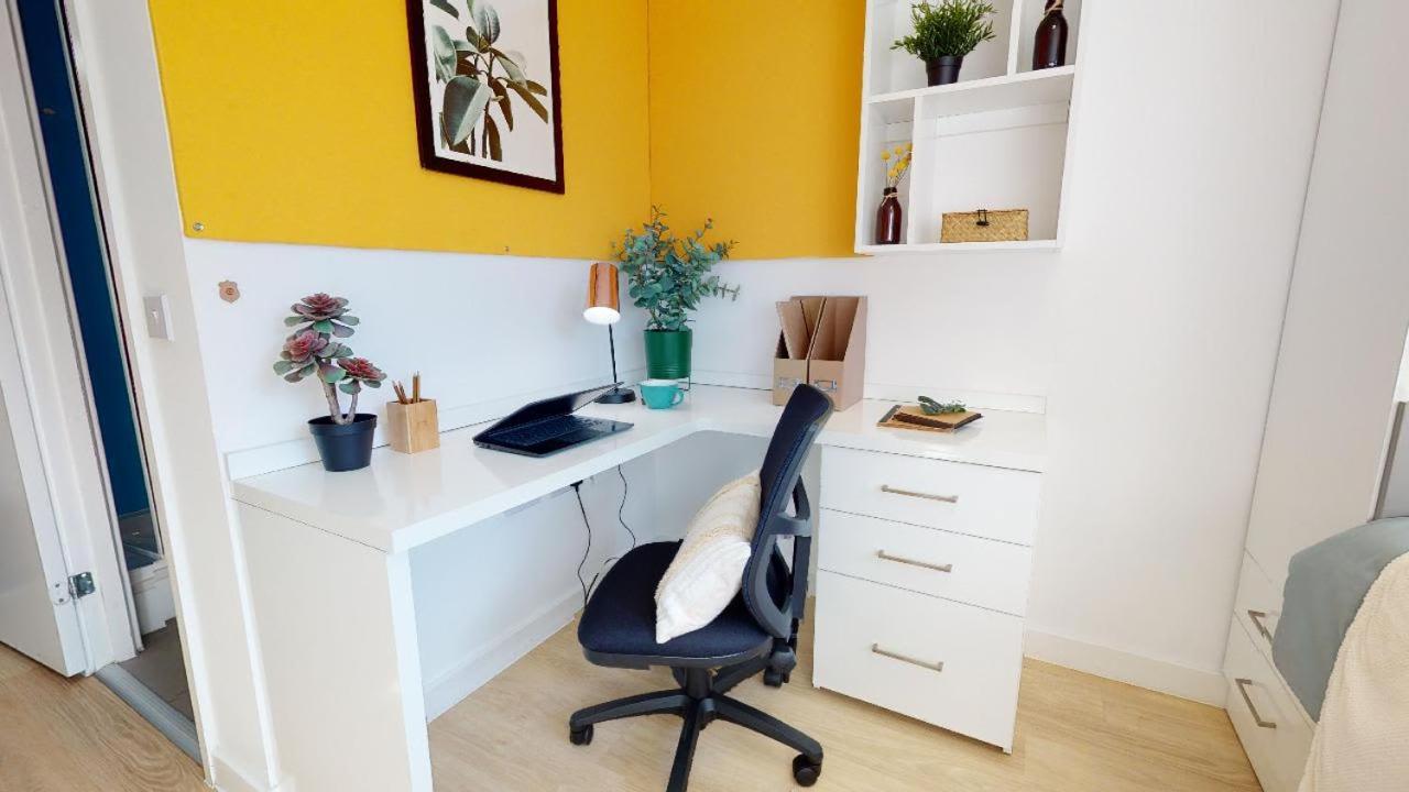 For Students Only Private Bedrooms With Shared Kitchen And Studios At Iq Haywood House In London Exterior photo